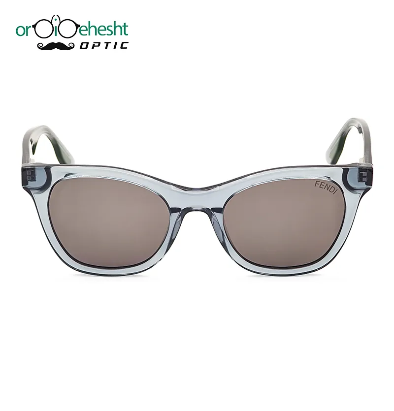 عینک آفتابی فندی (Fendi) فریم طوسی شفاف | مدل گربهای (Cat-Eye) | لنز دودی پلار UV400
