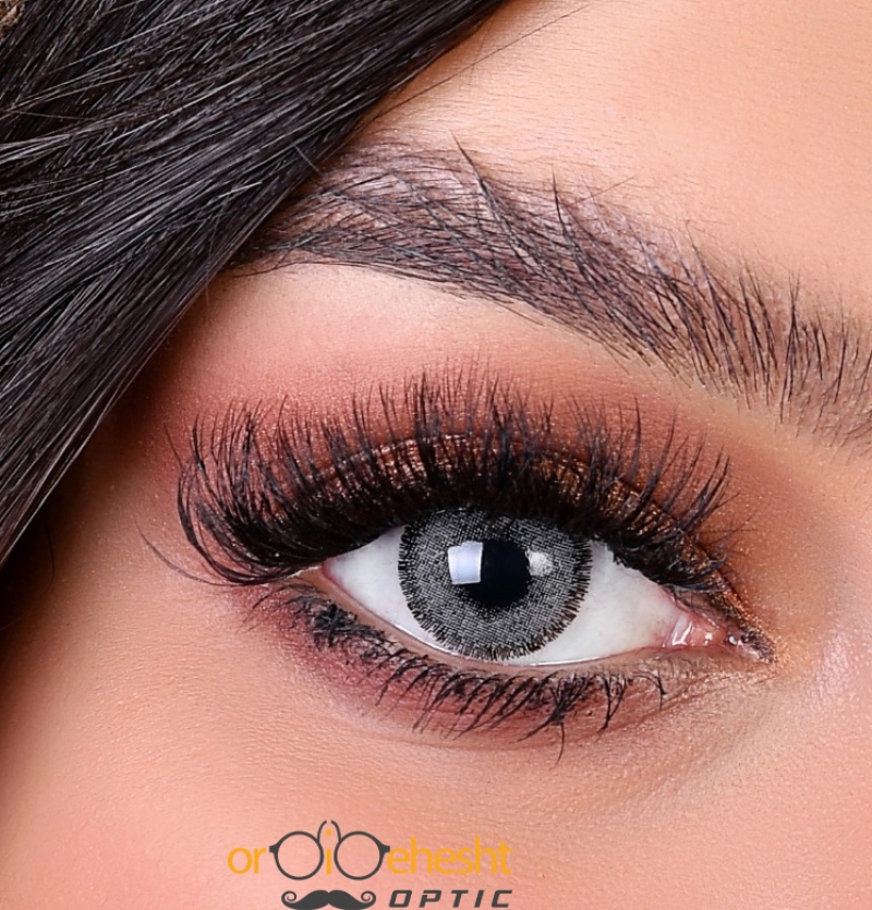 لنز آرایشی طوسی دور مشکی