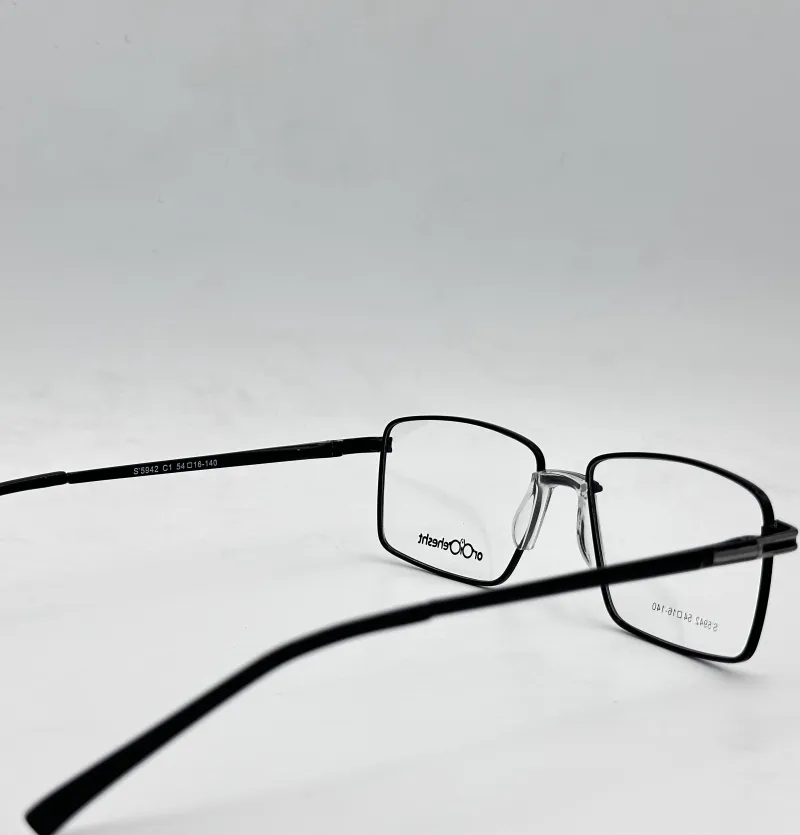 عینک طبی مردانه فلزی دسته فنر دار و دیزاین مشکی مدل S5942